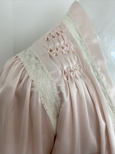 Vintage Barbizon M Pink Satin Nightie Negligee Set Lace & Pearl Trim Bridal - Afbeelding 14 van 24