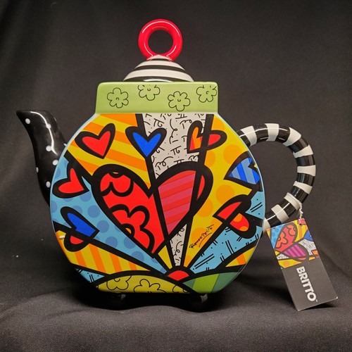 AUTHENTIC ROMERO BRITTO A NEW DAY HEARTS TEAPOT BY POP ARTIST ROMERO BRITTO 63oz - Picture 11 of 20