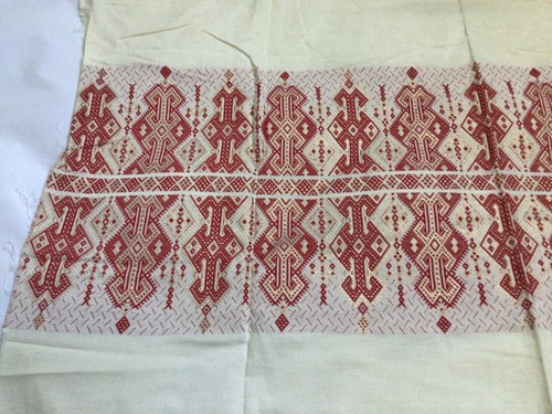 Vintage Leon Pessah Woven Border Panel Gold Lurex, Red, Cream 50" W x 49" L - Picture 2 of 5
