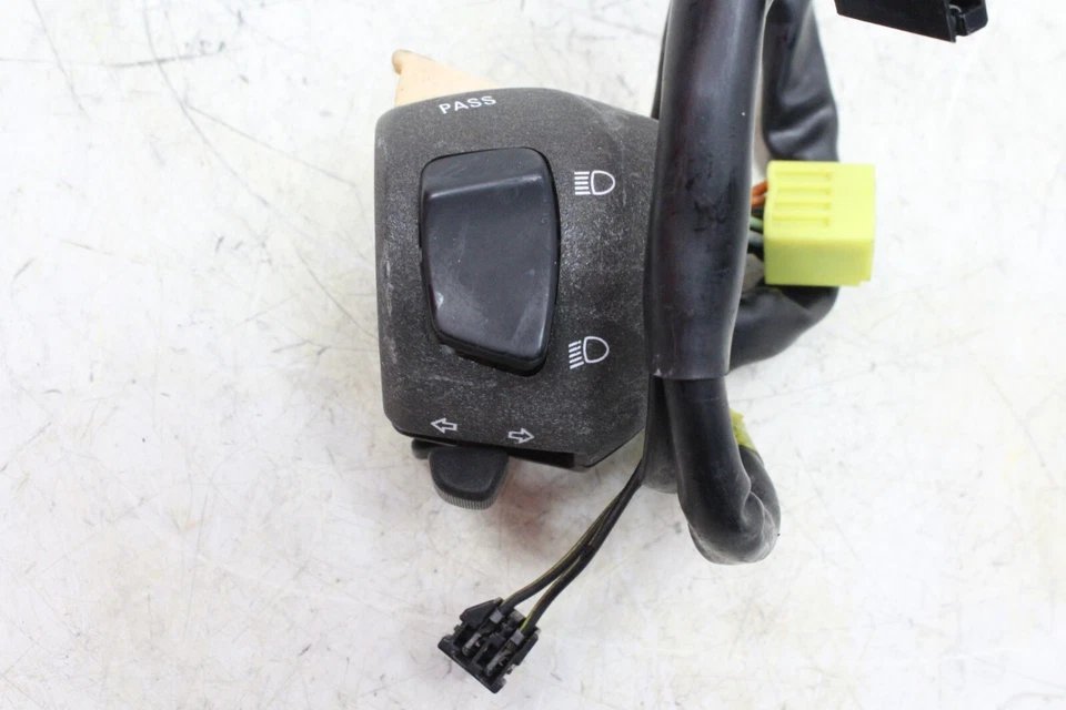 03-09 SUZUKI SV650S OEM CLIP IZQUIERDO EN MANGO BOCINA SEÑALES INTERRUPTOR INTERRUPTORES Foto 2 de 4