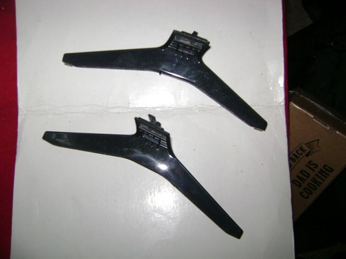 LG LCD TV 65UM7300AUE Standfuß Füße Standfuß mit Schrauben