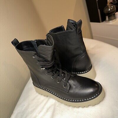 Guess hotsell divya boots