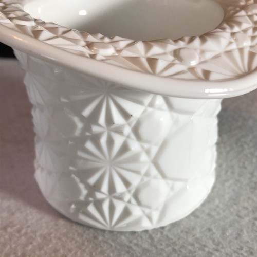 Vtg Fenton Milk Glass Top Hat Daisy and Button Pattern 1960's Size 4.5 X3.25” - Picture 9 of 10