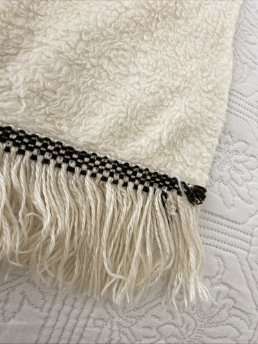 Vintage Cream Fluffy Acrylic Shag Pile Double / Queen Bedspread 250 cm x 230 cm - Picture 9 of 18
