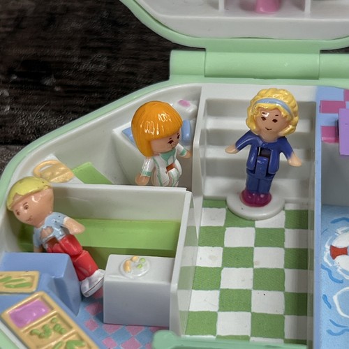 Vintage Polly Pocket Polly's School-Green Compact-1990 Bluebird 3 Dolls - Picture 4 of 7