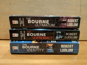 Lote 3 Robert Ludlum Bourne Trilogía ~ identidad, supremacía, ultimátum del libro en rústica's ~ Muy Bueno! | eBay