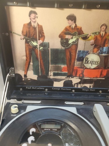 Beatles Pick-Up Compact Disc-Player Collector Series CD and Radio-AC/DC-Rare - Picture 4 of 16