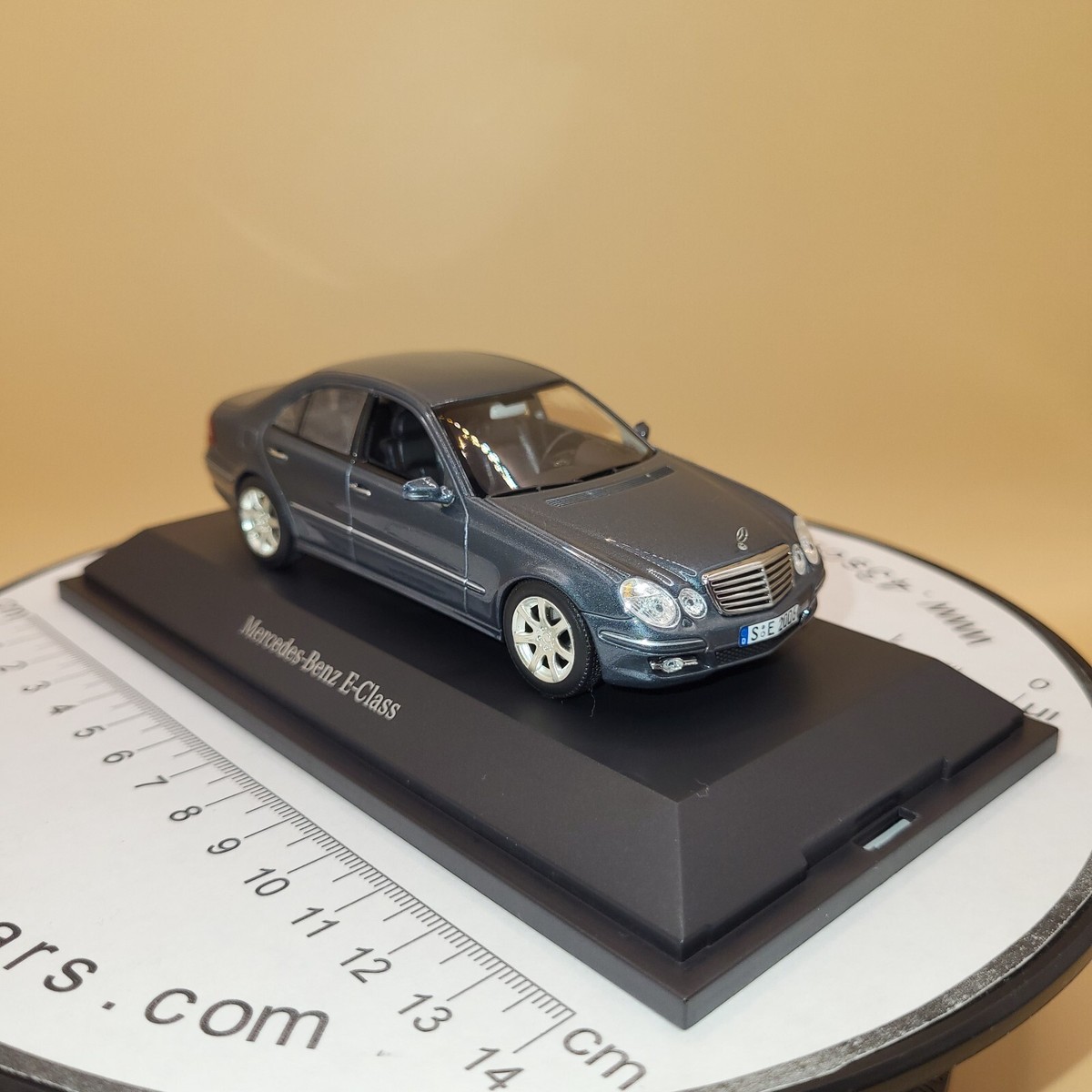 ミニチャンプス1/43 メルセデス・ベンツ Eクラス 2002年式 W211型 🇺🇦 1:43 Mercedes W211 2002 Minichamps 1/43 Melanit Black