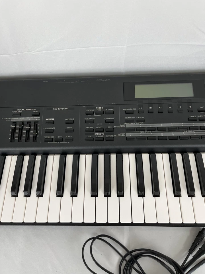 JUNK Roland XP-80 76 key synthesizer 23333 - Image 3 of 4
