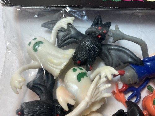 Vintage HALLOWEEN 8 Monster Finger Puppets NOS - Witch Devil Ghost Pumpkin - Picture 2 of 7