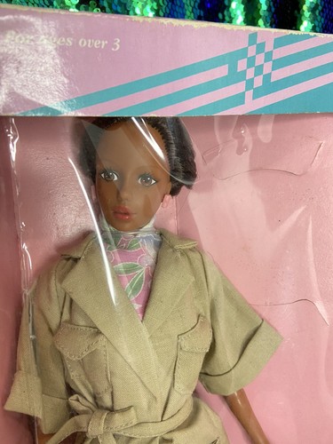 JET SETTERS Lanard Toys 1980er Afroamerikaner Kenia Puppe 18 Zoll Modepuppe Neu im Karton - Bild 6 von 7