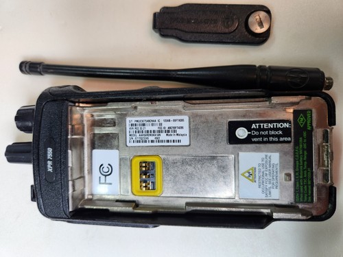 MOTOROLA TRBO XPR-7550 UHF DMR DIGITAL/ANALOG PORTABLE RADIO - No Battery - Photo 3/4