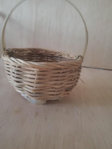 Small Light WOOD ROUND BASKET with HANDLE - Picture 7 of 7