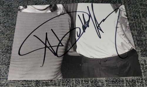 Blondie/ Debbie Harry Signed Clipped Portion Of A Photo - Picture 2 of 2