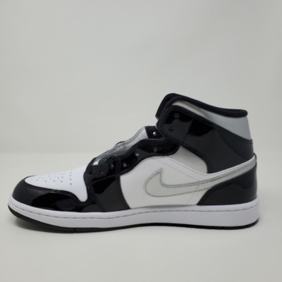 靴 NIKE W AIR JORDAN 1 MID WHITE BLACK The Air Jordan 1 Mid Returns in White and Black for Fall