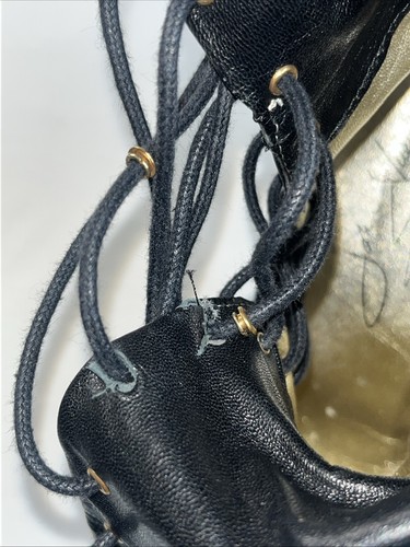 Stivaletti John Fluevog neri in morbida pelle tacco metallo oro alla caviglia glam gotici taglia 7 M - Foto 12 di 24