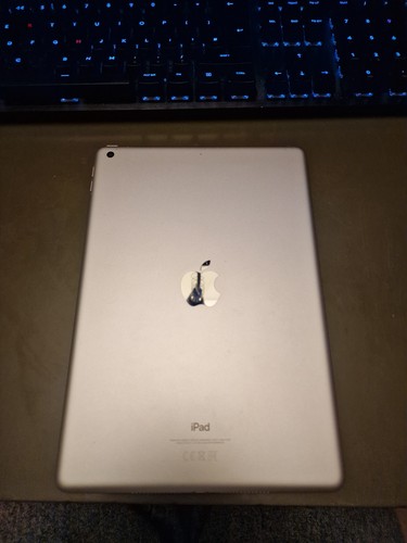ipad 7th generation silver 32gb wifi *NOT WORKING* - Zdjęcie 3 z 5
