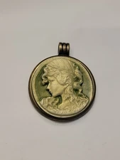 Vintage Cameo Pendant Green and White In 14k Yellow Gold