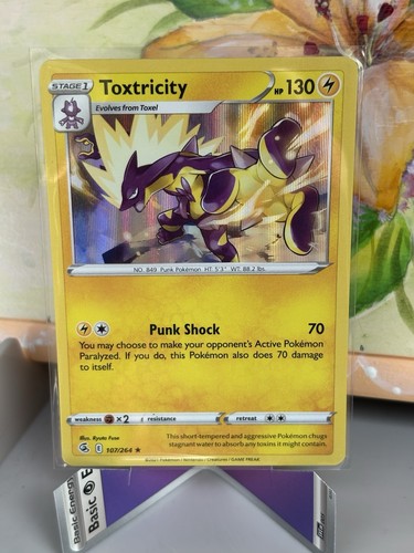 Toxtricity 107/264 - SWSH08: Fusion Strike Holo Pokemon Karte NM/M