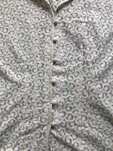 Size 12 M&S Beige Lace Sleeveless Blouse with collar & 6 small covered buttons - Picture 3 of 4