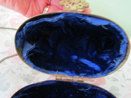 BOLSO DE METAL VINTAGE CON FORRO DE TERCIOPELO AZUL / 7" X 5" - Imagen 7 de 7