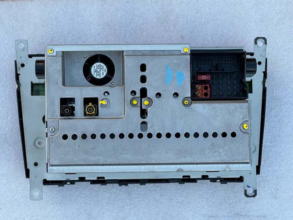 Mercedes C-Klasse W203 Radio CD Autoradio A2038273842 MF2530 Original - Bild 3 von 4