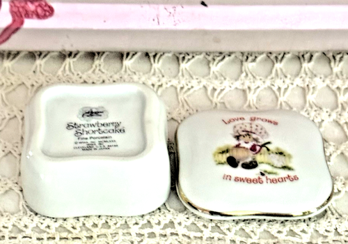 Vintage 1980s Strawberry Shortcake Porcelain Trinket Dish and Lid - Picture 4 of 5