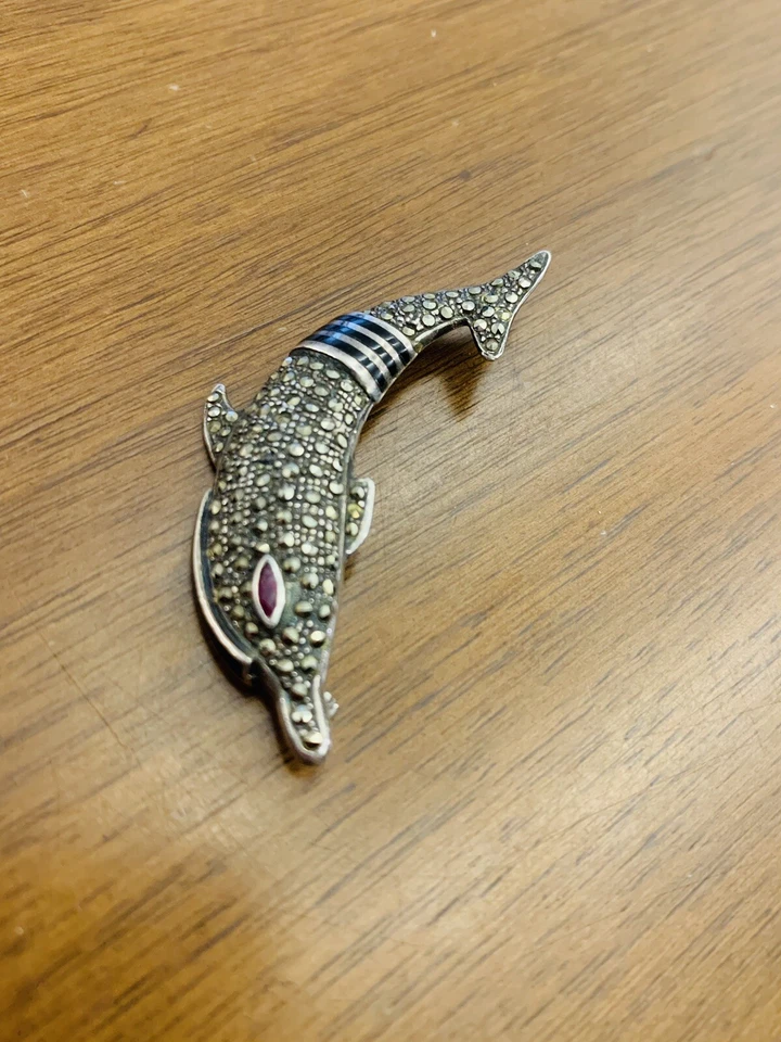 Spilla Anni 70 Delfino in argento con Rubini - Immagine 2 di 4