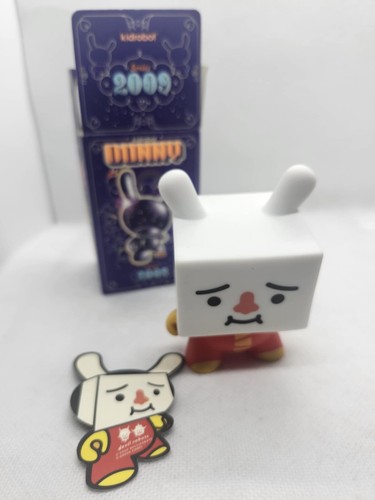 Kidrobot 3" Dunny GOOD LUCK Serie 9 - DEVILROBOTS "RED TOFU" Vinile con SCATOLA - Foto 2 di 2