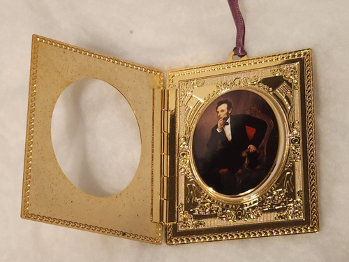 VINTAGE THE WHITE HOUSE 1999 CHRISTMAS ORNAMENT ABRAHAM LINCOLN 1861-1863 2.5X3 - Picture 4 of 16