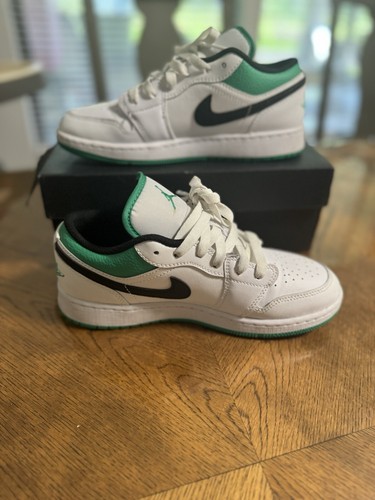 Size 4.5Y Nike Air Jordan 1 Low GS White / Stadium Green & Black - (O8) - Picture 3 of 7