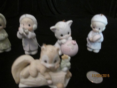 Vintage Mixed Lot 4 Christmas Ornaments Depicting Precious Moment 2 Figurines - Picture 3 of 6