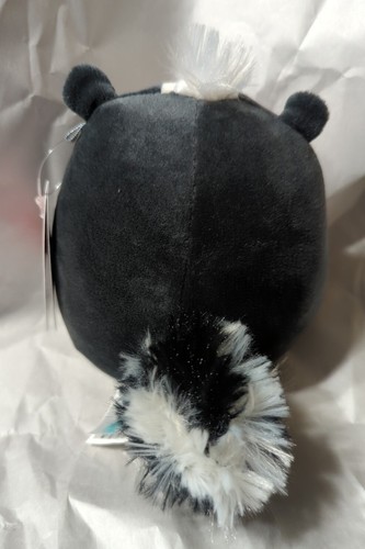 Squishmallows SELMA SKUNK NWT 5" Hearts VALENTINE'S Love - Picture 3 of 6