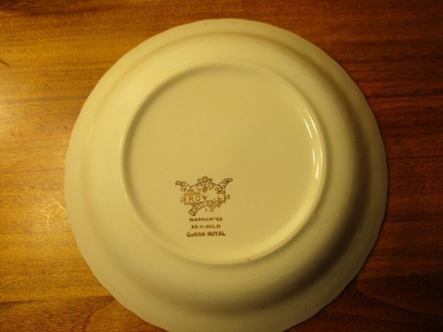 Set of (3) Quban Royal Soup Bowls. 22 K Gold Trim. Floral Swirl Pattern. 8 in. D - Picture 4 of 5