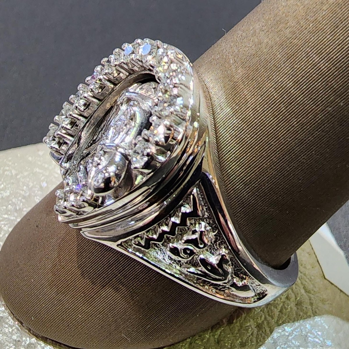 14K White Gold Diamond Horseshoe Ring with Horse Head - Size 14K White Gold Diamond Horseshoe Ring with Horse Head - Size