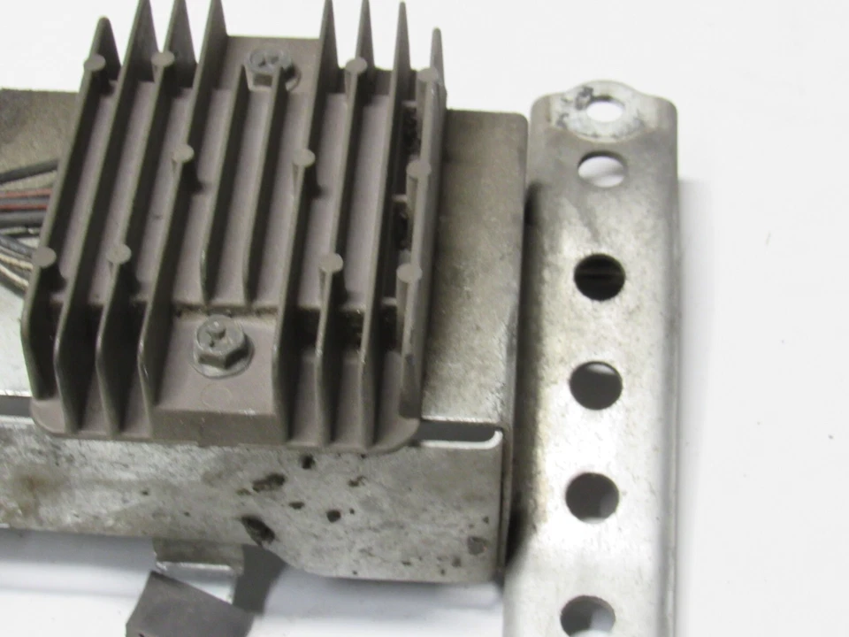 Regulador retificador de tensão 2007 Suzuki BOULEVARD VL800 T C50T 32800-47H00 - Imagem 3 de 4