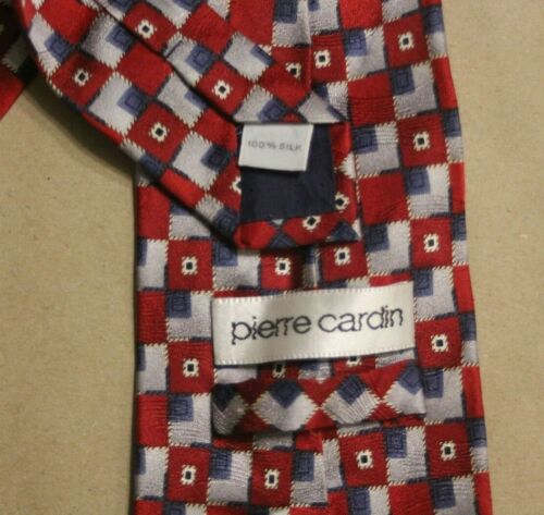 Pierre Cardin Krawatte rot blau und grau geometrisches Quadrate Druckmuster 100 % Seide - Bild 3 von 10