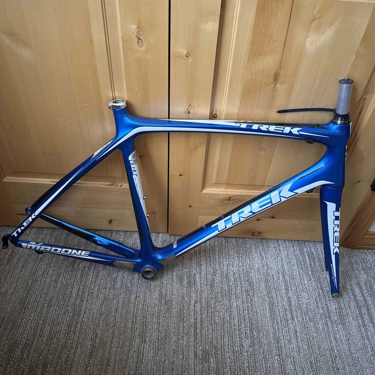 TREK 4.7 MADONE 56CM FRAME & FORK. With Bottom Bracket Cups
