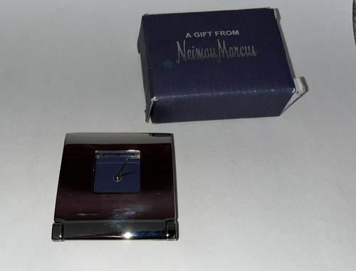 Neiman Marcus Silber Chrom Klapp Reiseuhr 2 1/2 Zoll eckig Wecker funktioniert - Bild 4 von 6