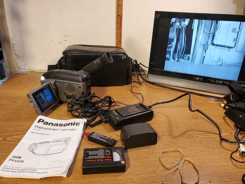 Panasonic PV-L678D Palmsight VHS-C Analog Camera Camcorder Palmcorder Bundle - Picture 1 of 17