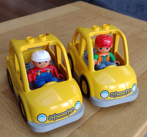2 gelbe Lego Duplo Autos mit Figuren - Autos aus Set 10867 ? - Bild 1 von 2