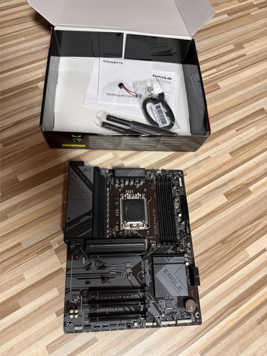 GIGABYTE B650 Eagle AX ATX Mainboard Sockel AM5 HDMI/DP/USB-C/M.2/WIFI6E - Bild 1 von 4