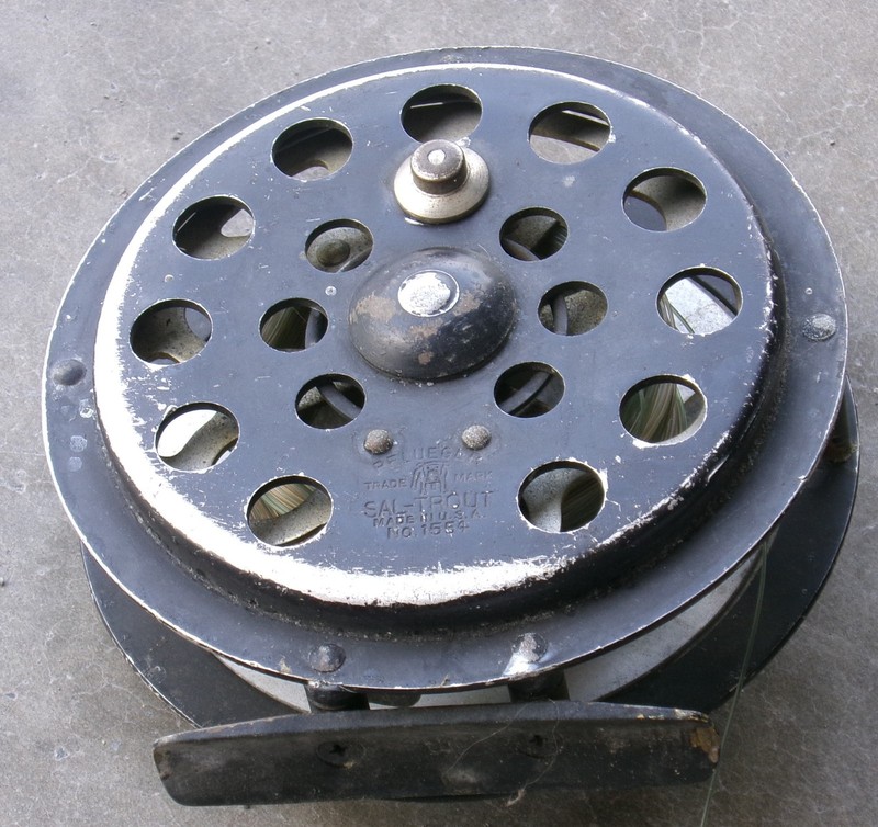 Nice Pflueger Sal-Trout No.1554 fly fishing Reel Take a LOOK !!!