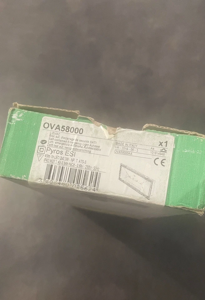 Bloc autonome - éclairage sécurité Schneider Ref OVA58000 - Photo 2/4