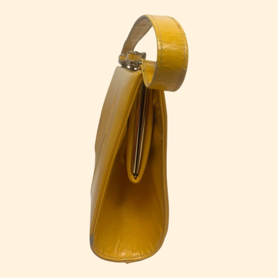 Bolso de mano vintage de cuero amarillo mostaza de los años 60 con marco dorado Foto 4 de 4