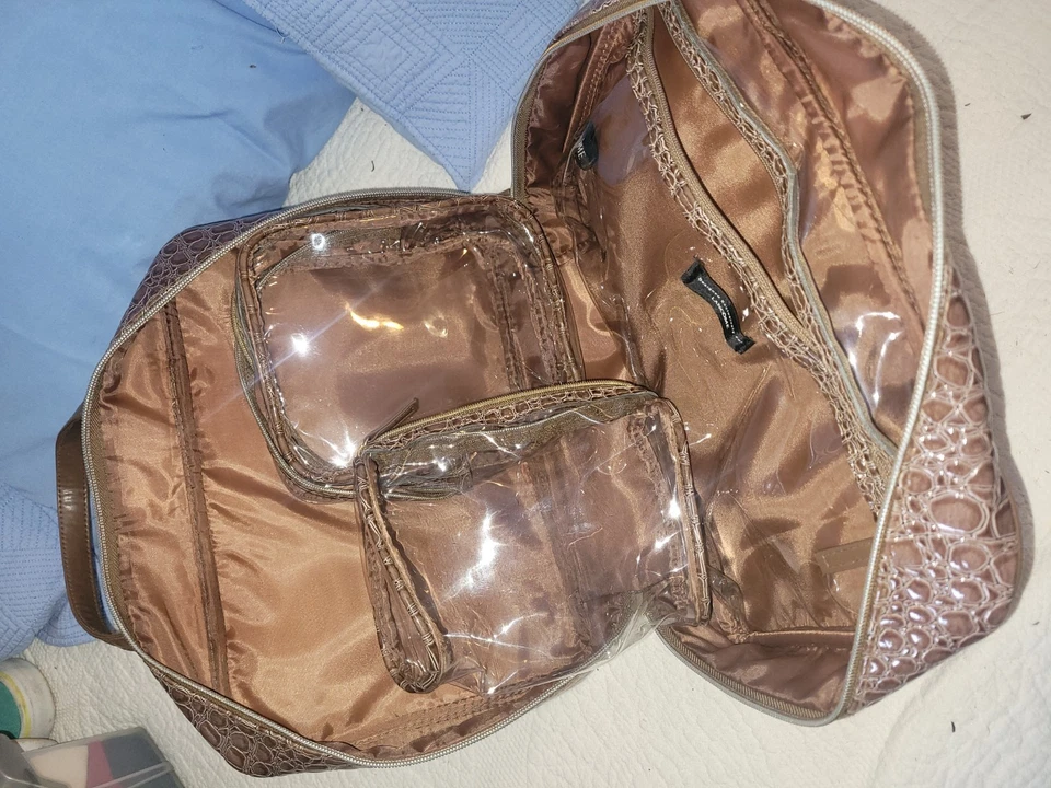 Bolsa de maquillaje Lancome grande con dos bolsas más pequeñas a juego en el interior Foto 3 de 3