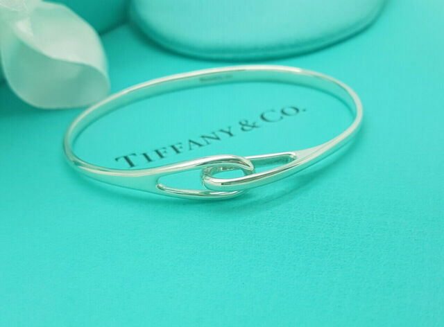 Tiffany & Co. Very RARE Silver Vintage Infinity Love Knot Bangle Bracelet Tiffany & Co. Very RARE Silver Vintage Infinity Love Knot Bangle Bracelet