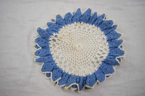 VTG Circular Doily Handmade Cottage Core Shabby Chic Grandma 11 In Blue White - Picture 3 of 3