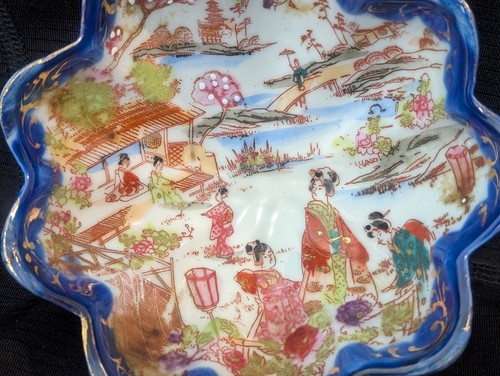 Scalloped Asian Bowl Japanese Geisha Handpainted Porcelain Gold Trim 4-1/2” x 2” - Bild 2 von 8