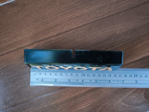 Toyota Corolla Ke70 1983-84 Front Grille Emblem Badge - Picture 14 of 14